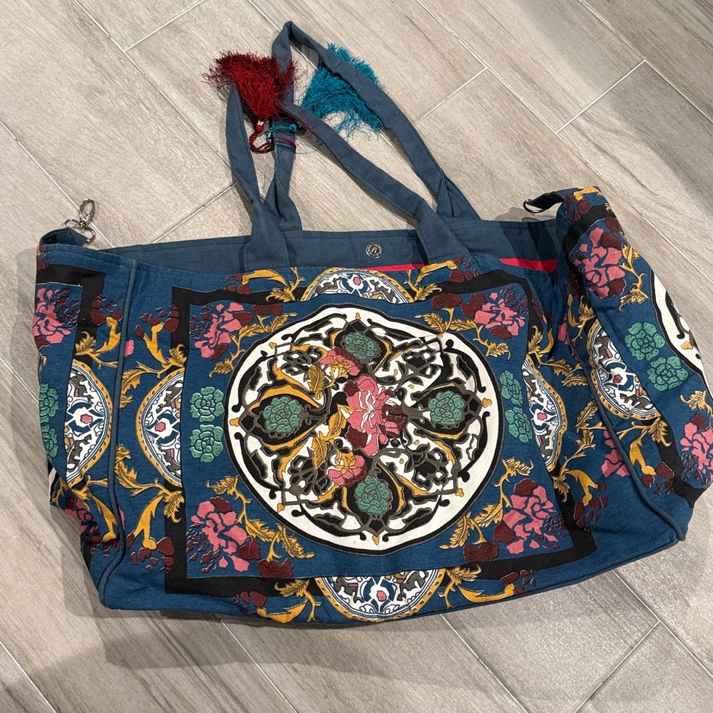 Boho Bag Denim - Debbie Katz 
XL Beach Bags / Like New